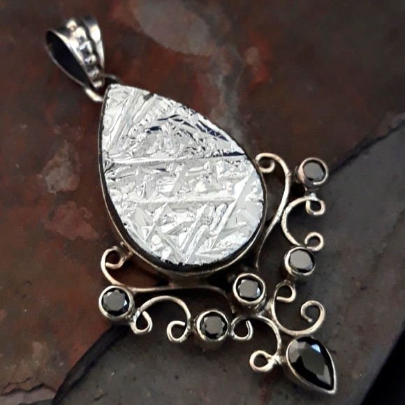 Silicon Crystal & Black Onyx Silver Pendant - Picture 1 of 6